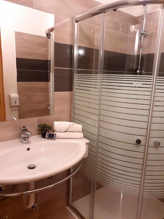 Hotel Lohovo Bihać Eksteriør bilde
