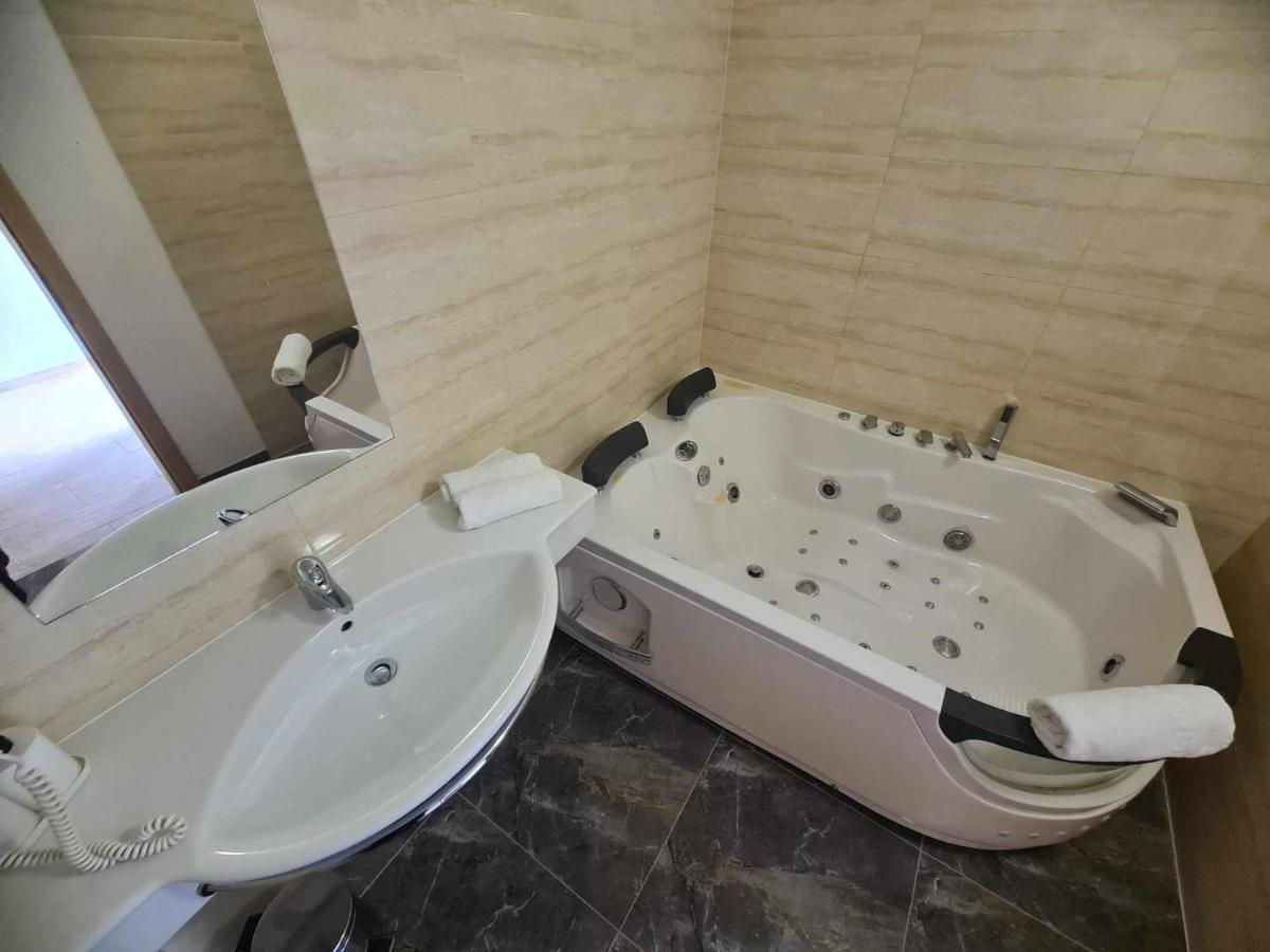 Hotel Lohovo Bihać Eksteriør bilde